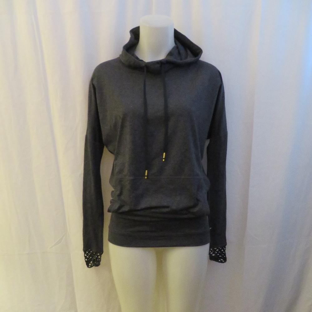 ALALA BLACK,GRAY HOODED PULL OVER TOP  M